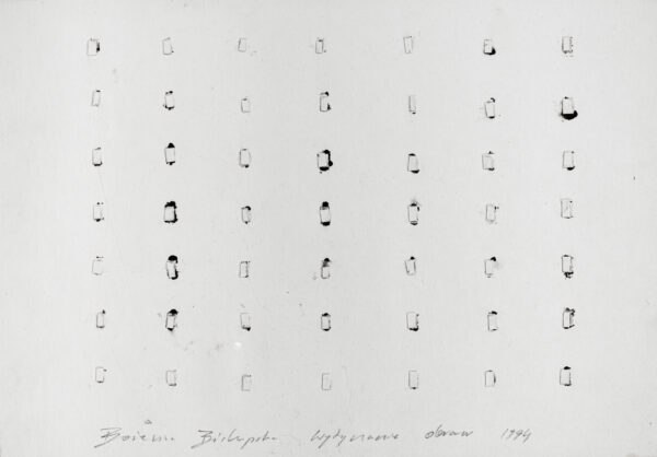 Ślady po olejnych, czarnych prostokątach w równomiernym układzie