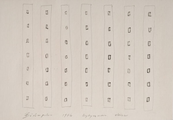 Ślady po olejnych, czarnych prostokątach w równomiernym układzie pionowym